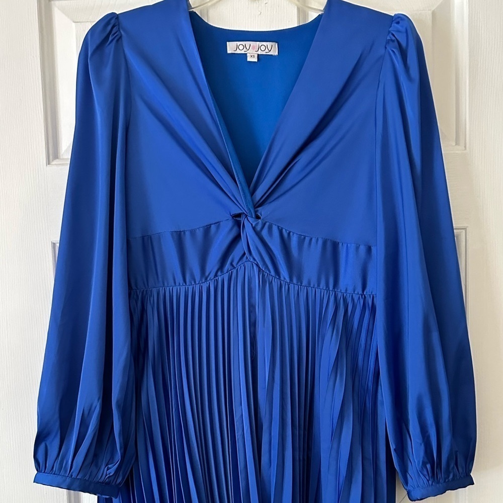 Blue boutique mini dress with pleated skirt and twist front v-neck. Size XS. - Picture 3 of 6